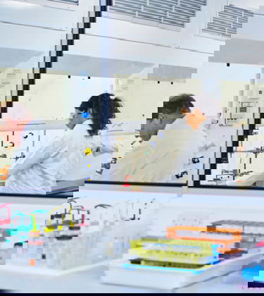 BTTG 15.03.18 Wide Shot Fumes Cupboard